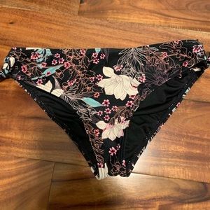 O’Neill girls bottoms